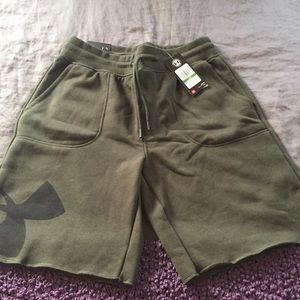 NWT Men’s Army Green Under Armour Shorts!